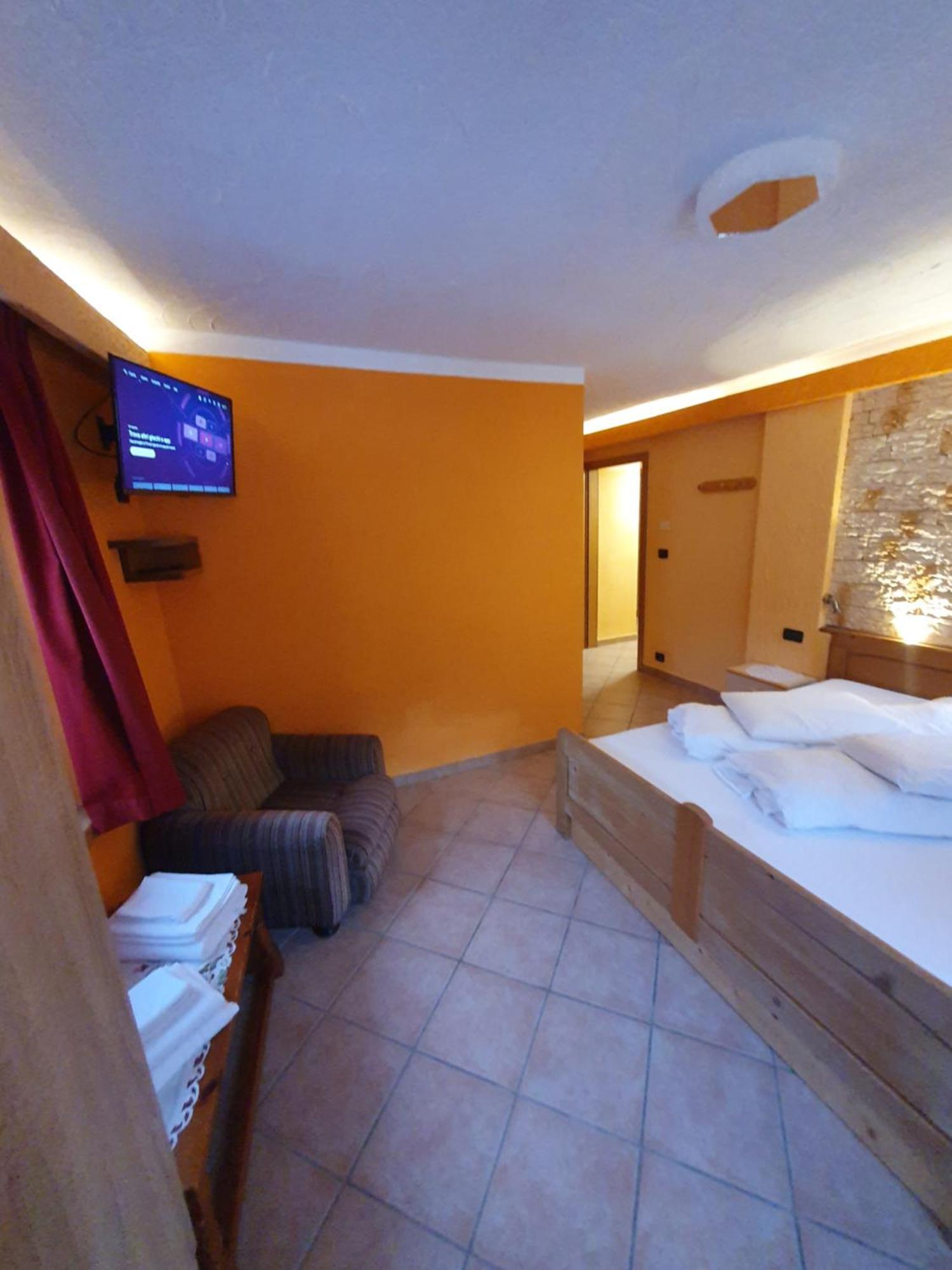 Casa Claudio-Appartamenti In Centro Campitello di Fassa Exterior photo